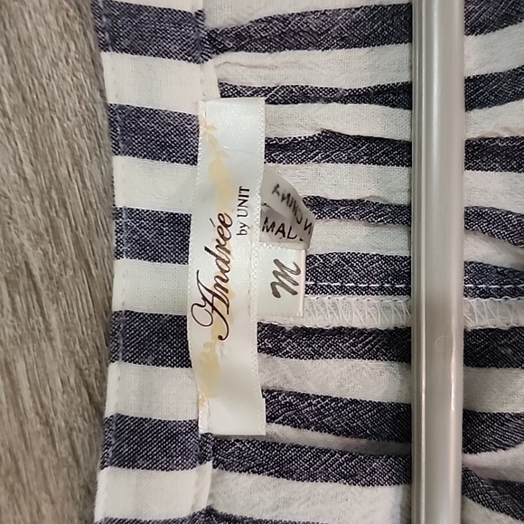 Andre By Unit Embroidered Top NWOT - Picture 7 of 8